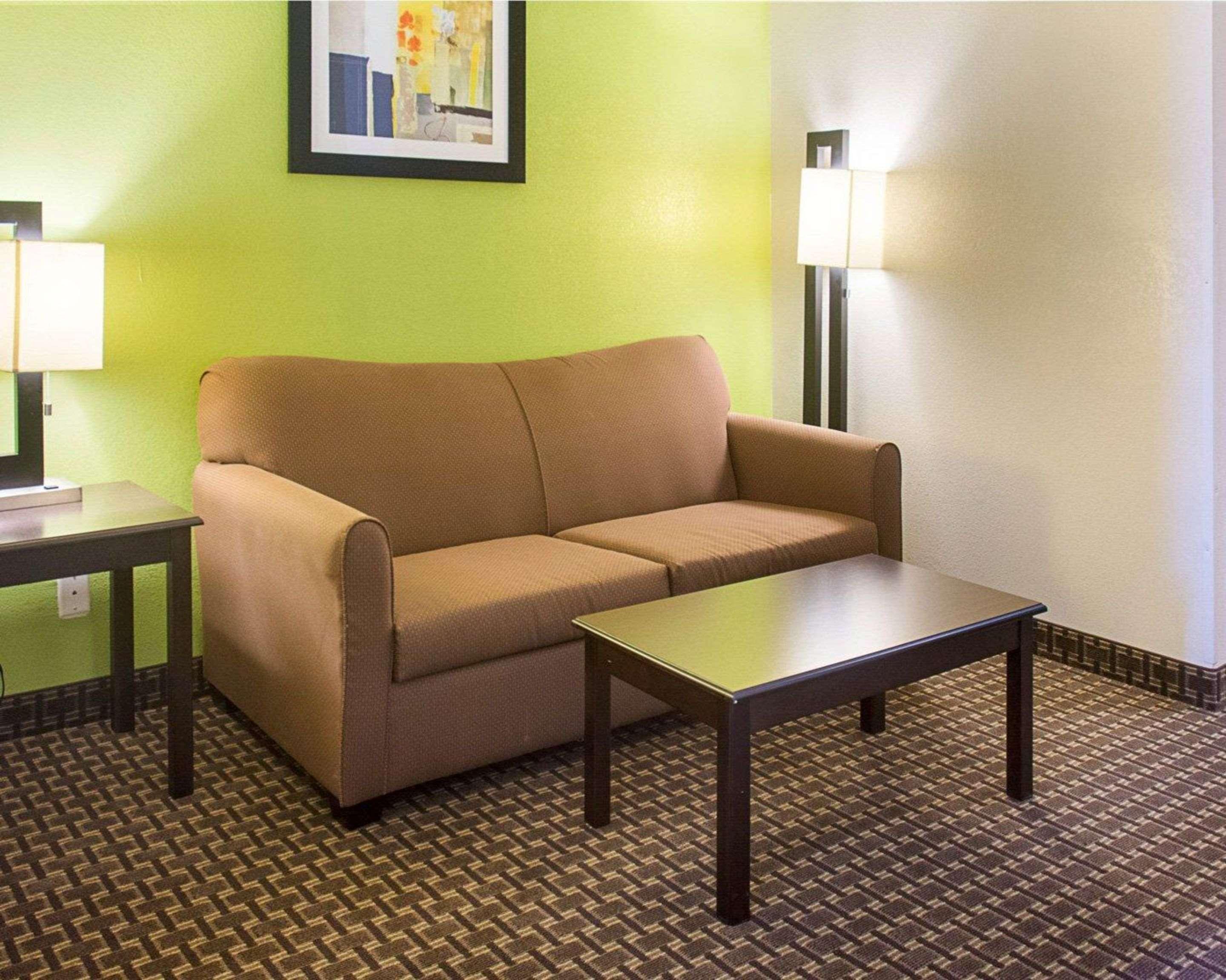 Quality Inn & Suites Quantico Stafford Exterior photo