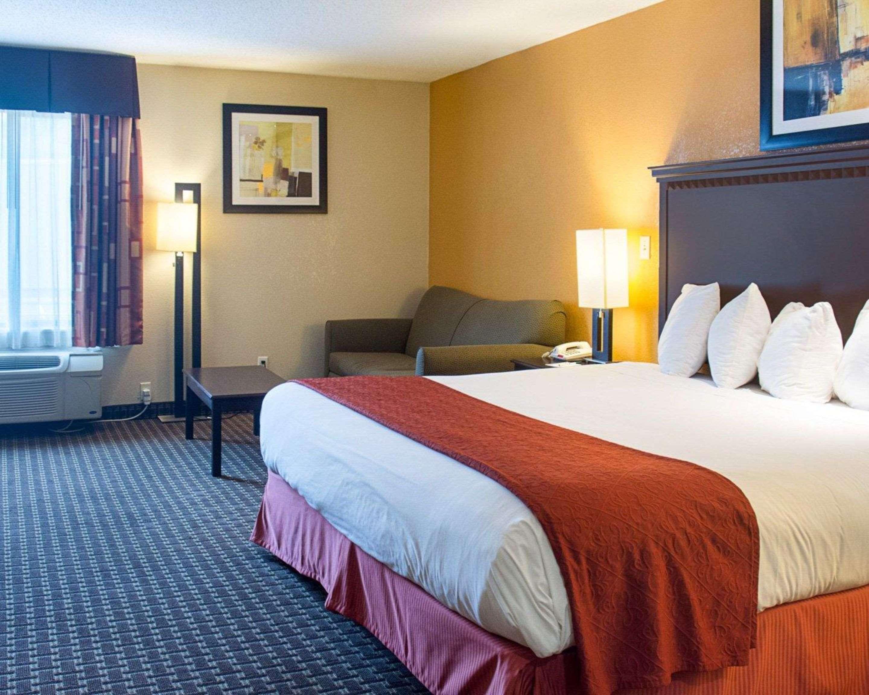 Quality Inn & Suites Quantico Stafford Exterior photo
