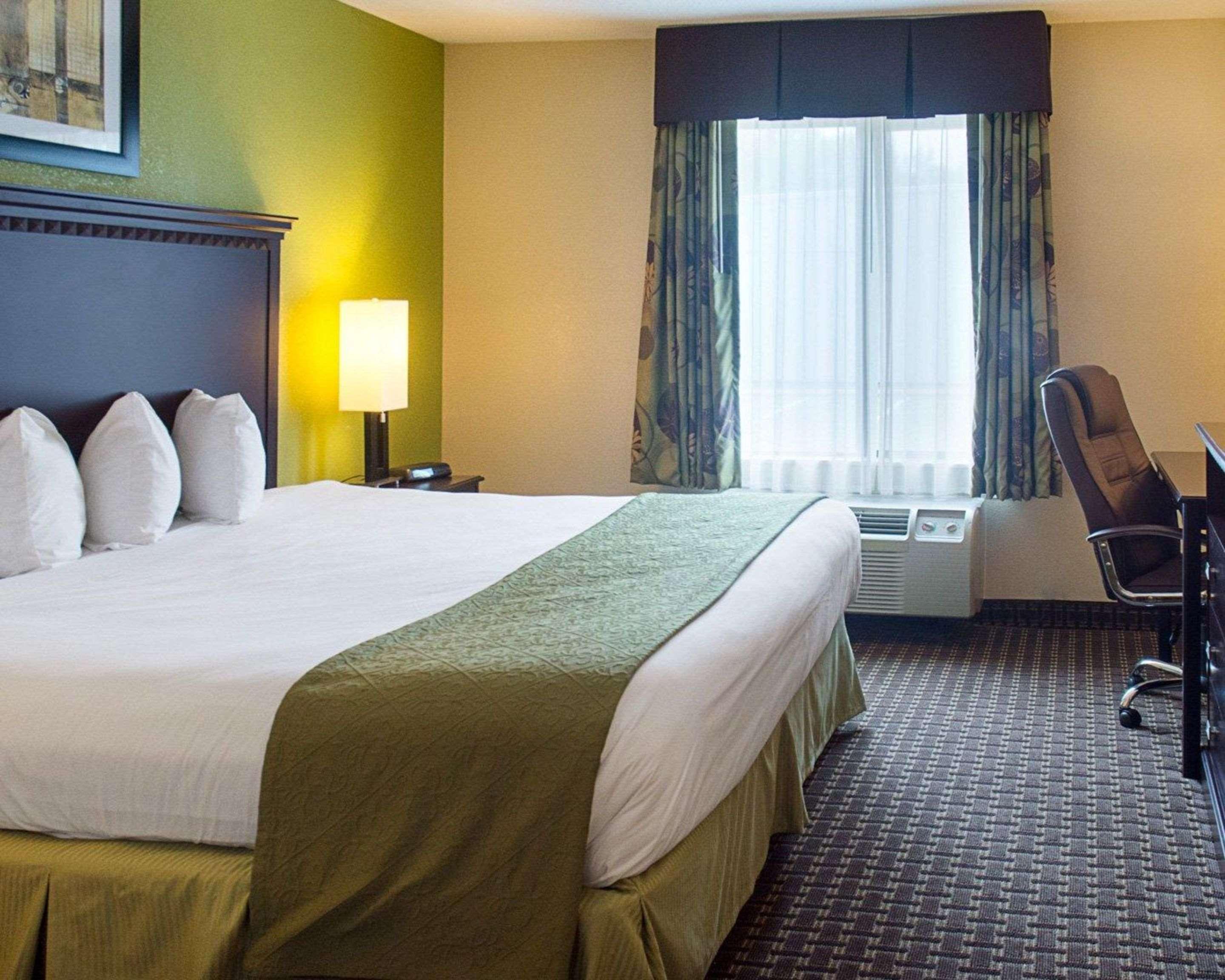 Quality Inn & Suites Quantico Stafford Exterior photo