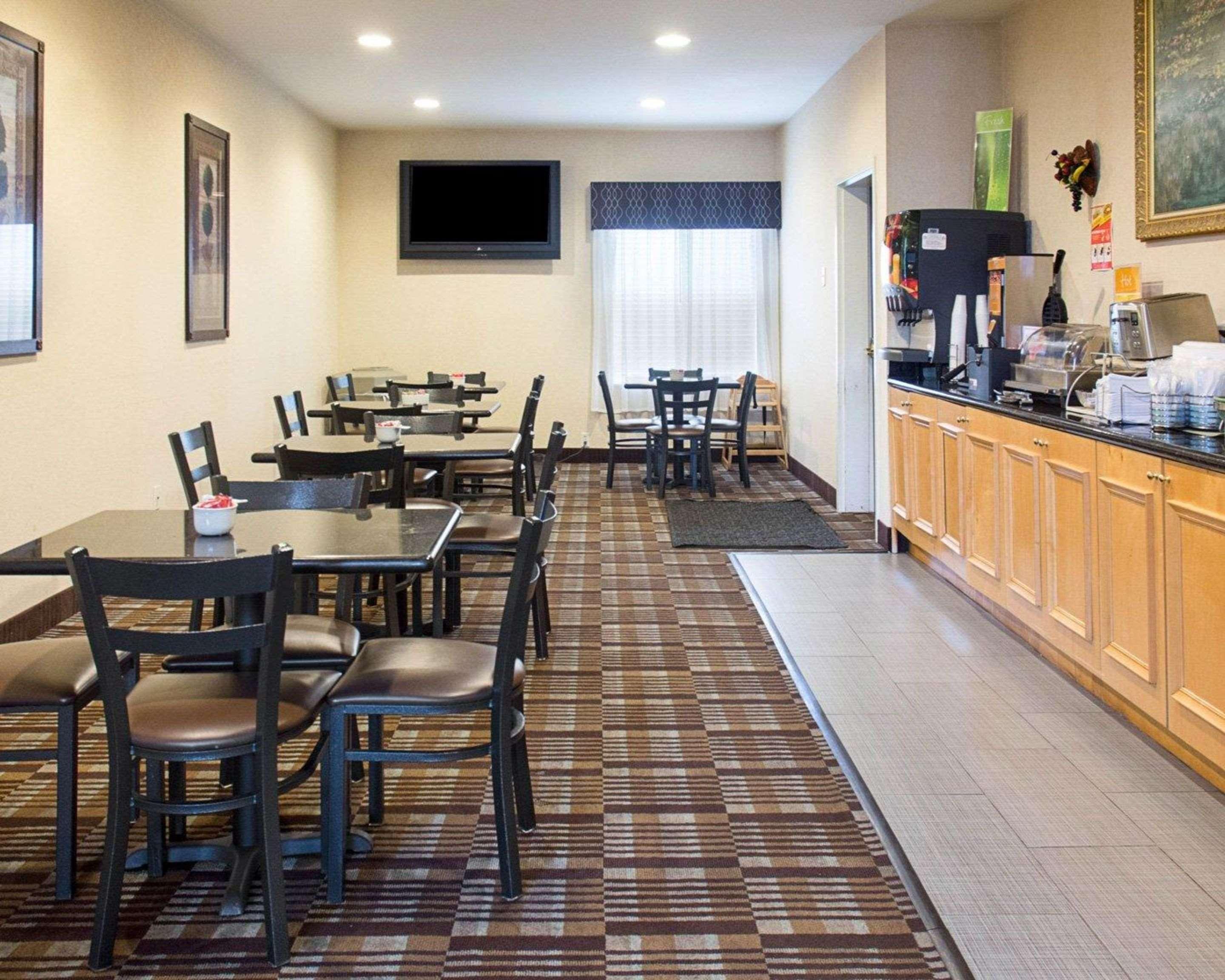 Quality Inn & Suites Quantico Stafford Exterior photo