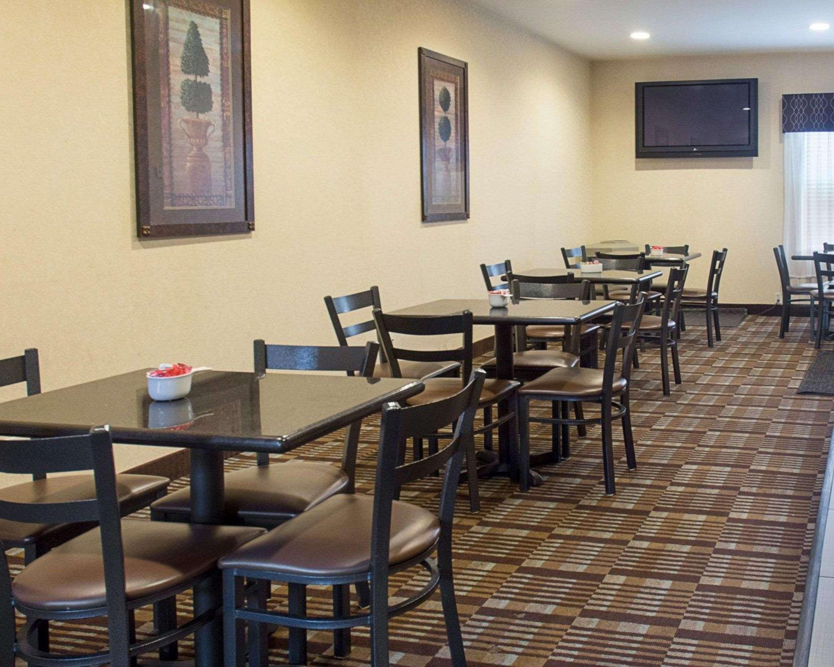 Quality Inn & Suites Quantico Stafford Exterior photo