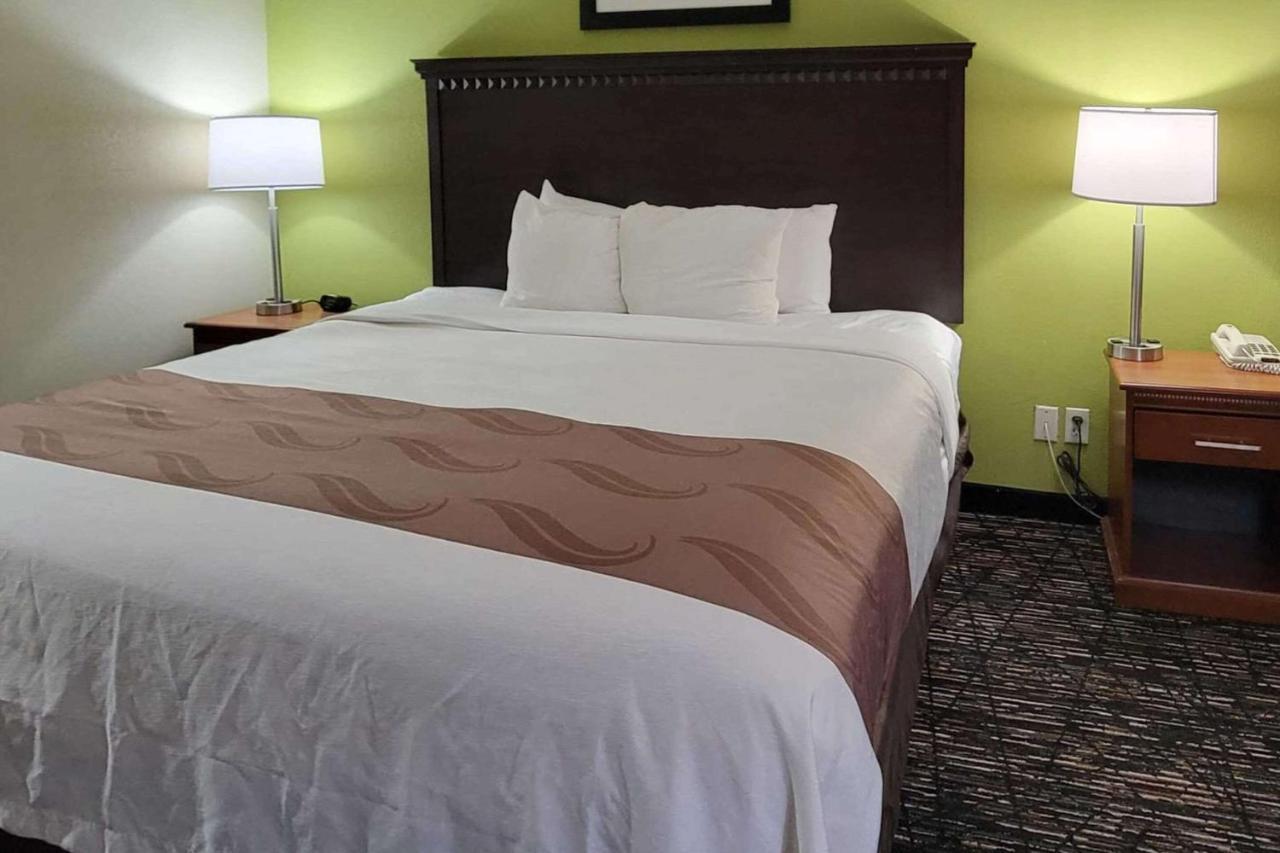 Quality Inn & Suites Quantico Stafford Exterior photo